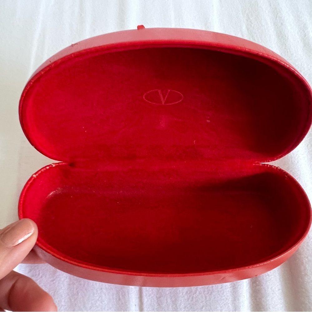 ❤️Valentino❤️ Chic White Sunglasses with Red Case - Picture 10 of 10